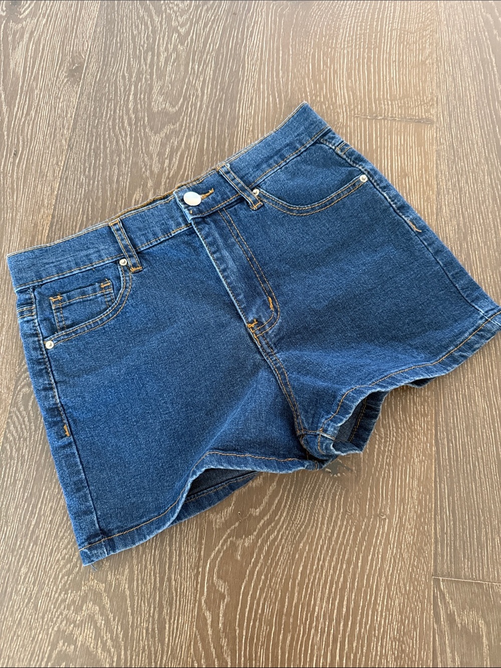 Forever 21 Classic High-Rise Denim Shorts - Dark Blue. Size 25